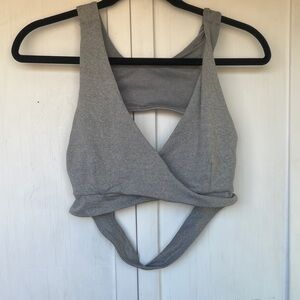 Born primitive twist front sports bra size xl